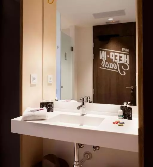 اتاق خانوادگی, Toc Hostel Barcelona