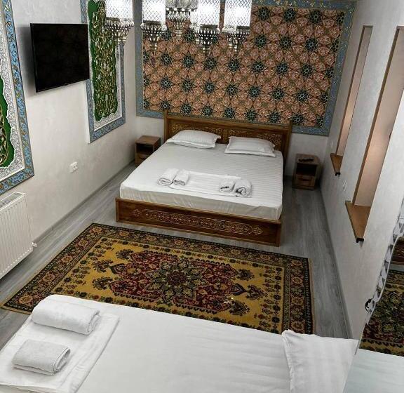 جناح عائلي, Farnoz