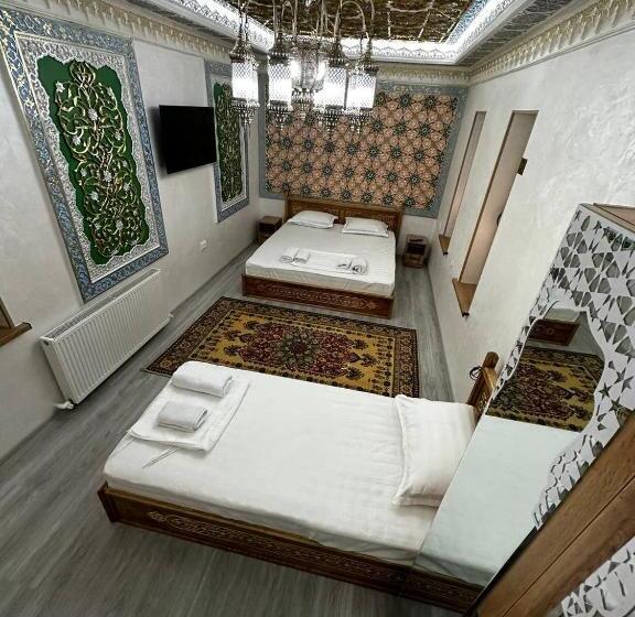 جناح عائلي, Farnoz