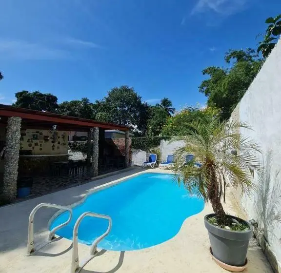 キングサイズベッドのデラックススイート, Sunrise Hostel Farallon