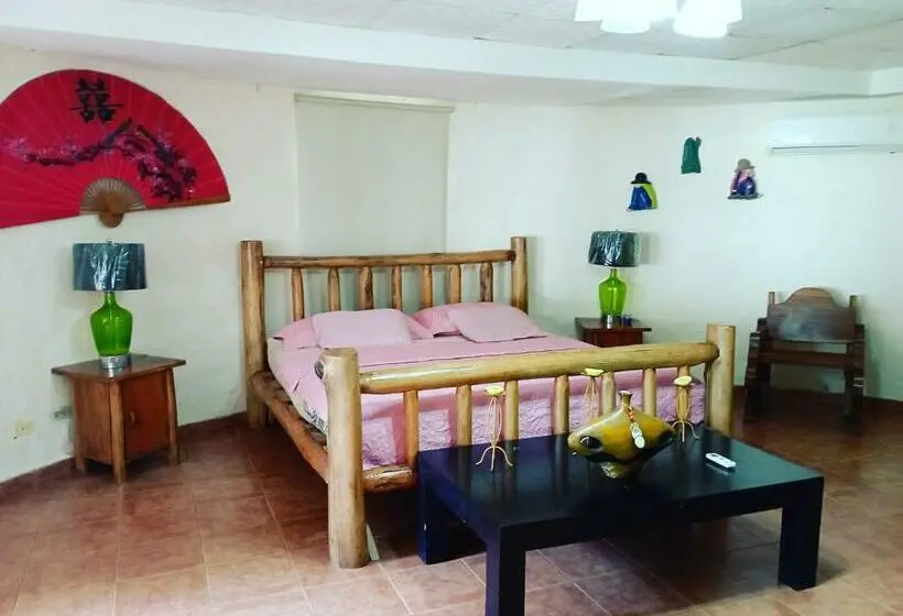 キングサイズベッドのデラックススイート, Sunrise Hostel Farallon