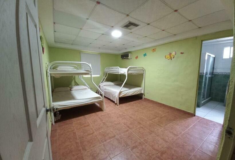 家庭间, Sunrise Hostel Farallon