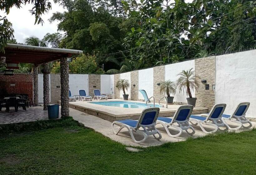 غرفة عائلية, Sunrise Hostel Farallon