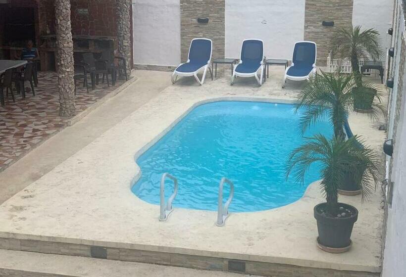 غرفة عائلية, Sunrise Hostel Farallon