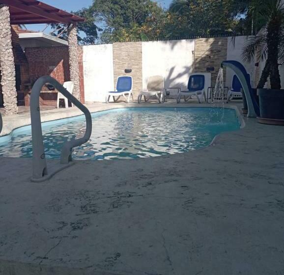 家庭间, Sunrise Hostel Farallon