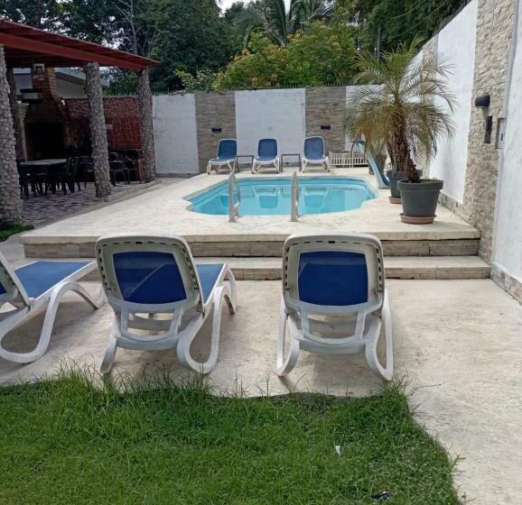 家庭间, Sunrise Hostel Farallon