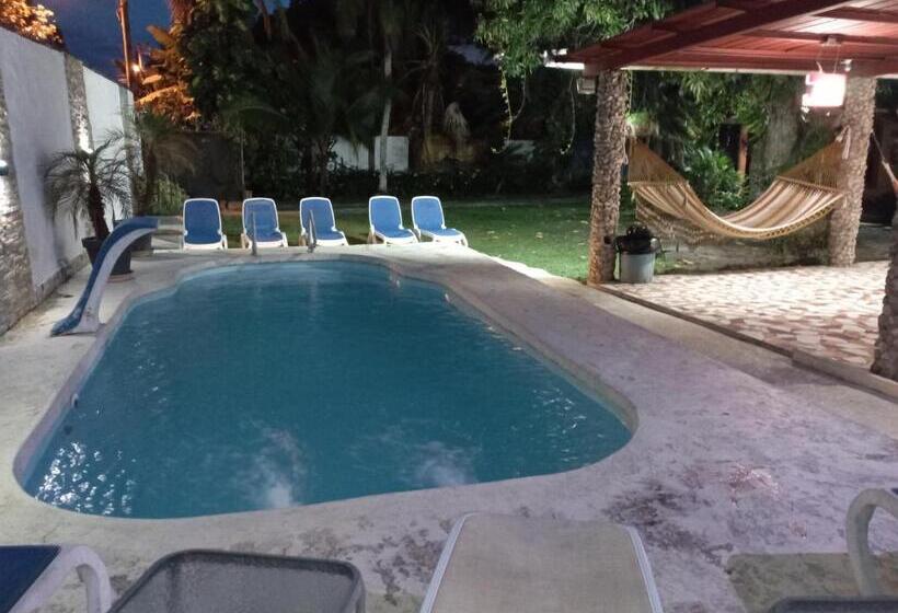 غرفة عائلية, Sunrise Hostel Farallon