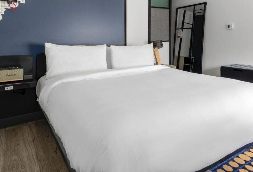 Standard Szoba King Size Bed, Aloft Nashville Airport
