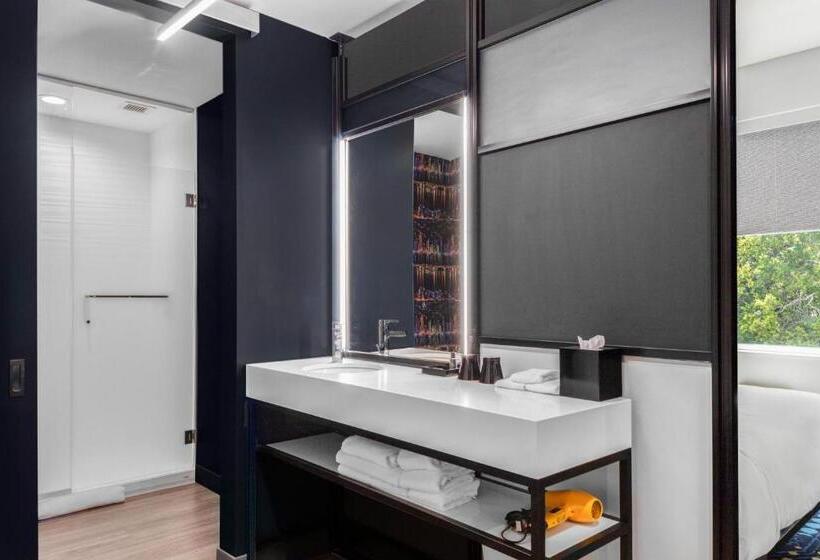 适合残疾人士使用的带超级大床的标准间, Aloft Nashville Airport