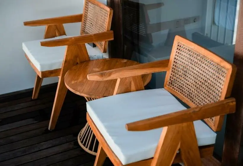اتاق لوکس, Sanjula Uluwatu