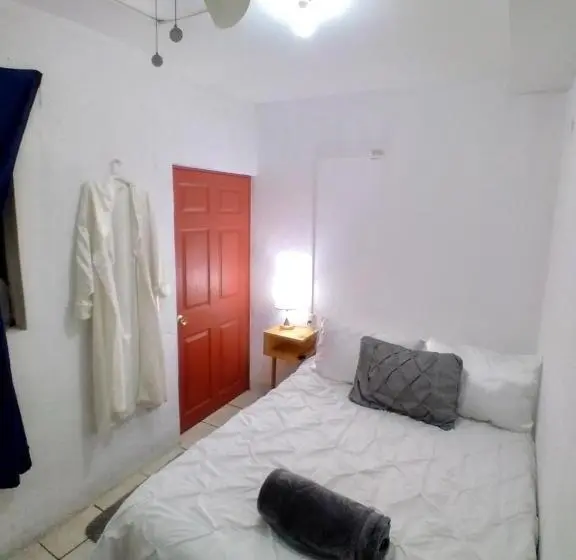 اتاق استاندارد یک نفره, Bluehouse