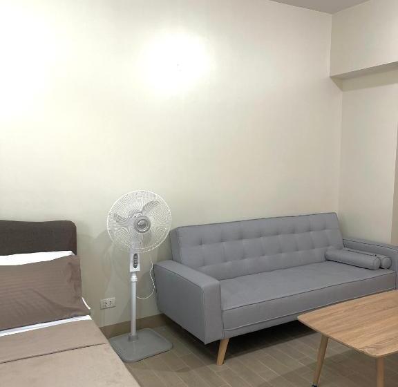 Студио Стандарт с Балконом, Cubao, Quezon City Condo Staycation