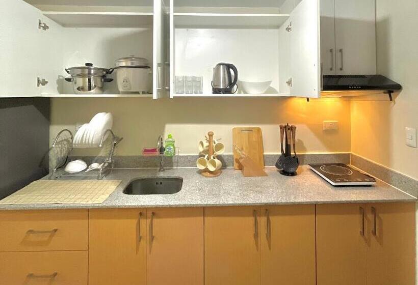Студио Стандарт с Балконом, Cubao, Quezon City Condo Staycation