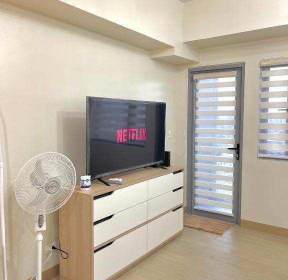 Студио Стандарт с Балконом, Cubao, Quezon City Condo Staycation