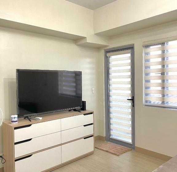Студио Стандарт с Балконом, Cubao, Quezon City Condo Staycation