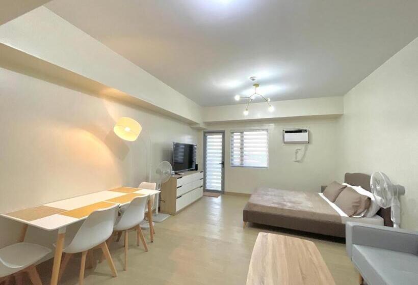 Студио Стандарт с Балконом, Cubao, Quezon City Condo Staycation