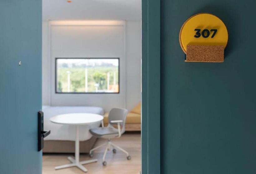 带大床的标准间, Go! Hotel Bowin At Robinson Lifestyle Bowin