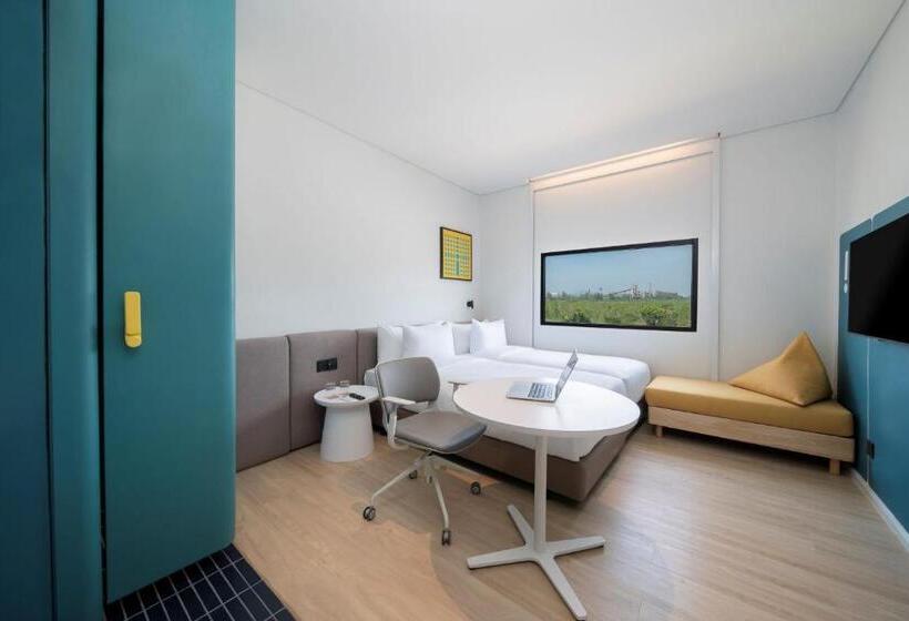 اتاق استاندارد, Go! Hotel Bowin At Robinson Lifestyle Bowin