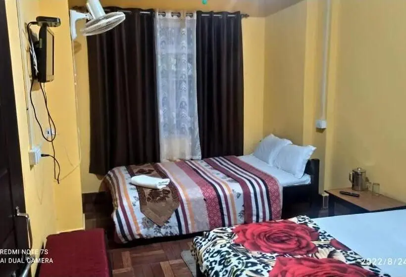 3-Bett-Standardzimmer, Parichit