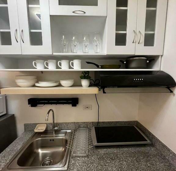 Апартаменты 1 Спальня Вид на Бассейн, Posh 1br @ Sm Southmall W/ 100mbps And Netflix