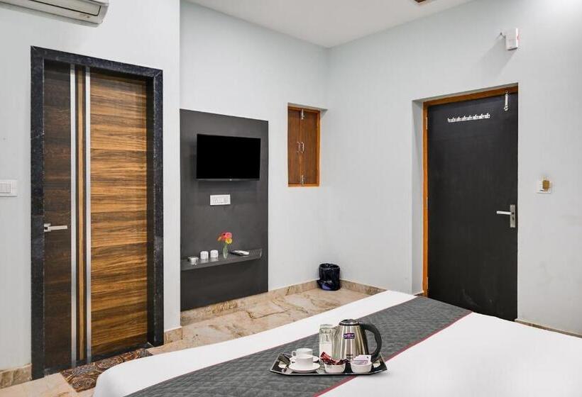 Трехместный Номер Deluxe, Super Townhouse Oak Hotel Ar Ganges Premium
