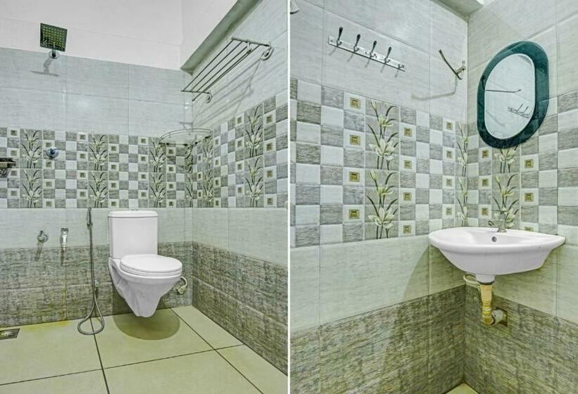 三人经典房间, Collection O Clement Holydays