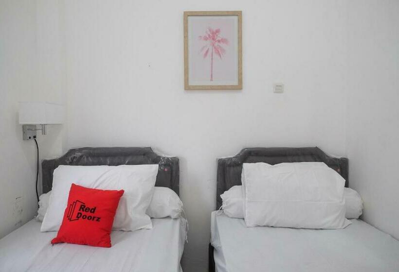 غرفة ديلوكس, Reddoorz Plus At Lovina Inn Tonrangeng River Side