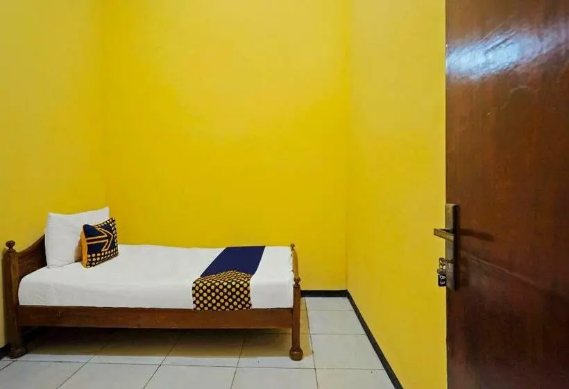 Superior Yhden Hengen Huone, Spot On 91869 Insan Mulia Kost Syariah