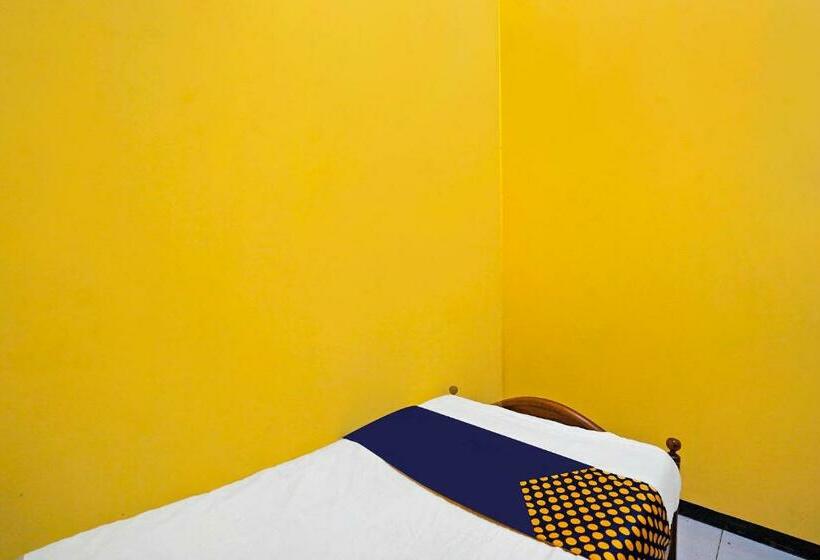 חדר סופריור יחיד, Spot On 91869 Insan Mulia Kost Syariah