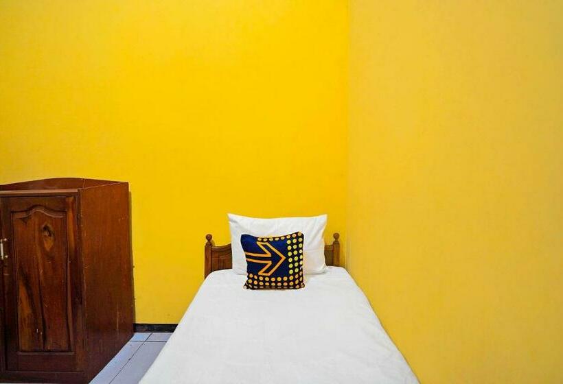 חדר סופריור יחיד, Spot On 91869 Insan Mulia Kost Syariah