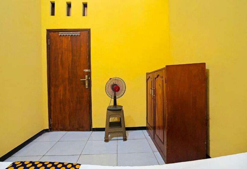 חדר סופריור יחיד, Spot On 91869 Insan Mulia Kost Syariah