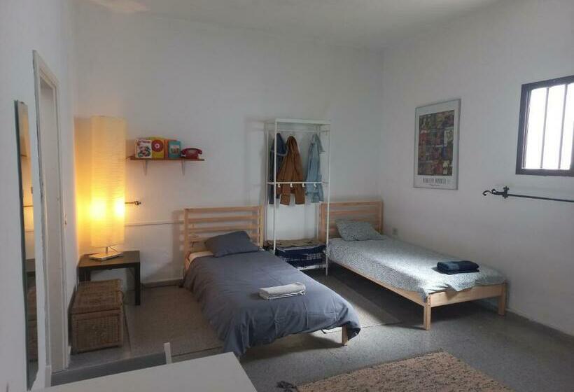 اتاق استاندارد چهار تخته, Sunset House