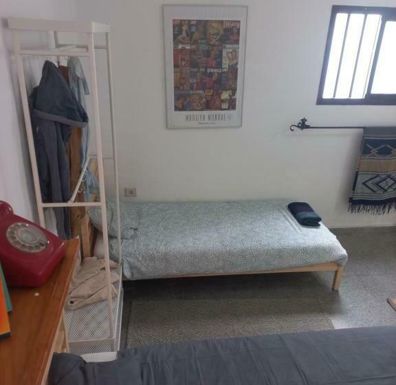 四人标准间, Sunset House