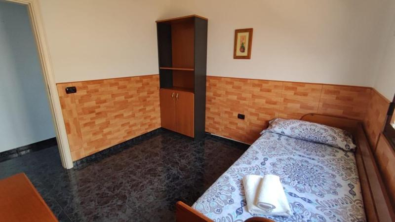 اتاق استاندارد یک نفره, Sunset House