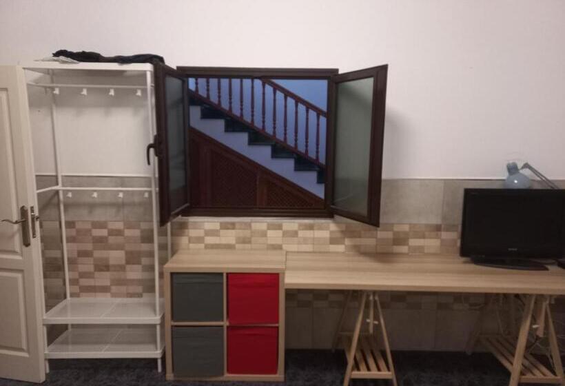 经济房, Sunset House