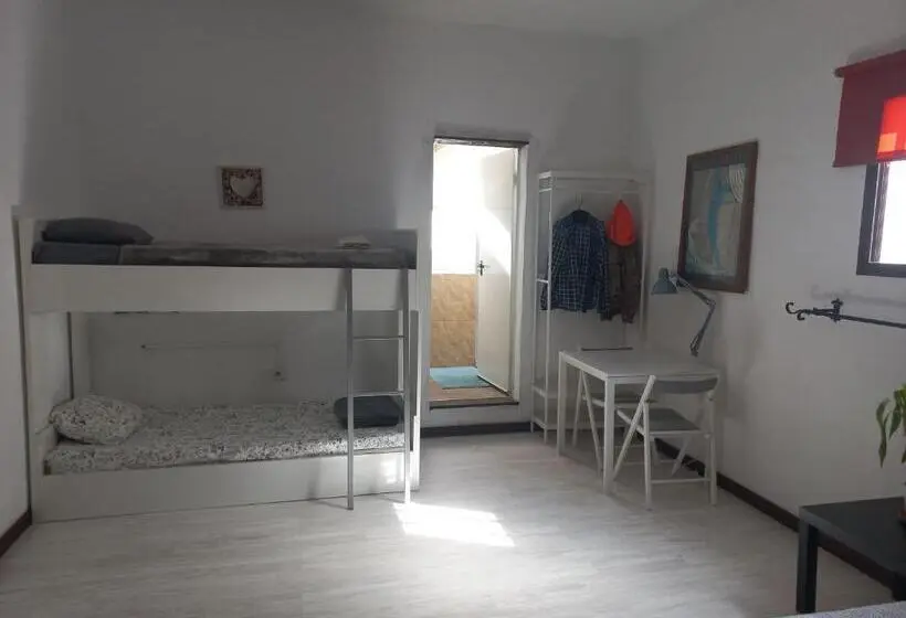 خانه 4 خوابه, Sunset House