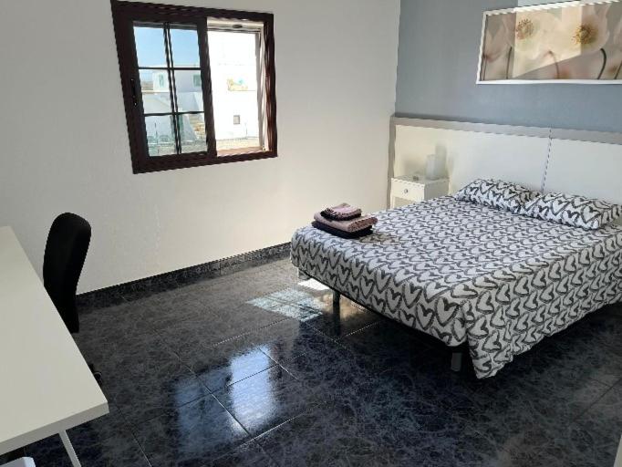 4间卧室的房子, Sunset House