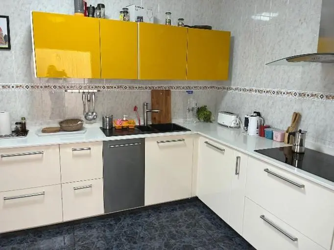 خانه 4 خوابه, Sunset House