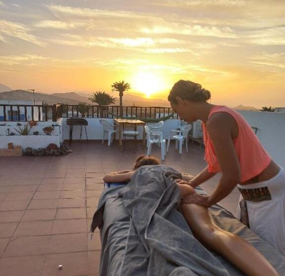 خانه 4 خوابه, Sunset House