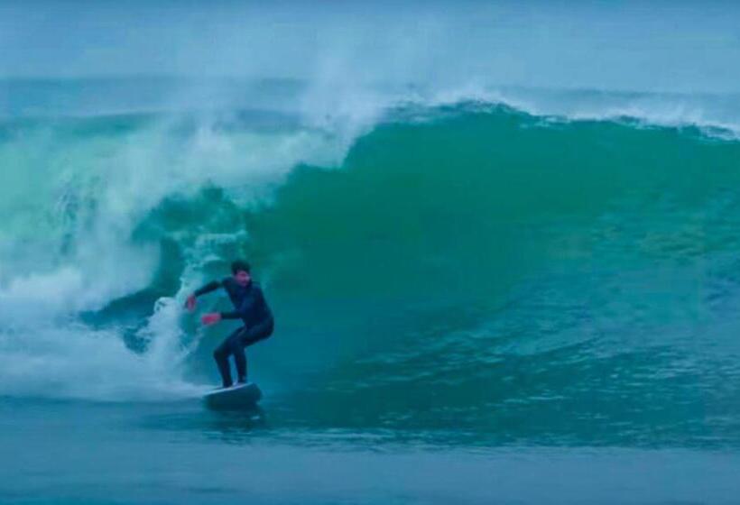 اتاق لوکس, Blue Waves Madiha