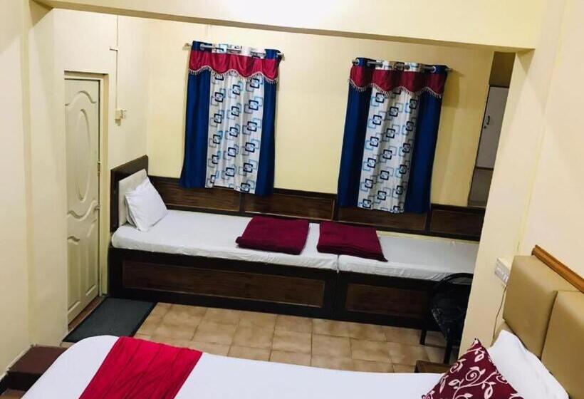 Pokój Rodzinny, Mystique Inn Ooty