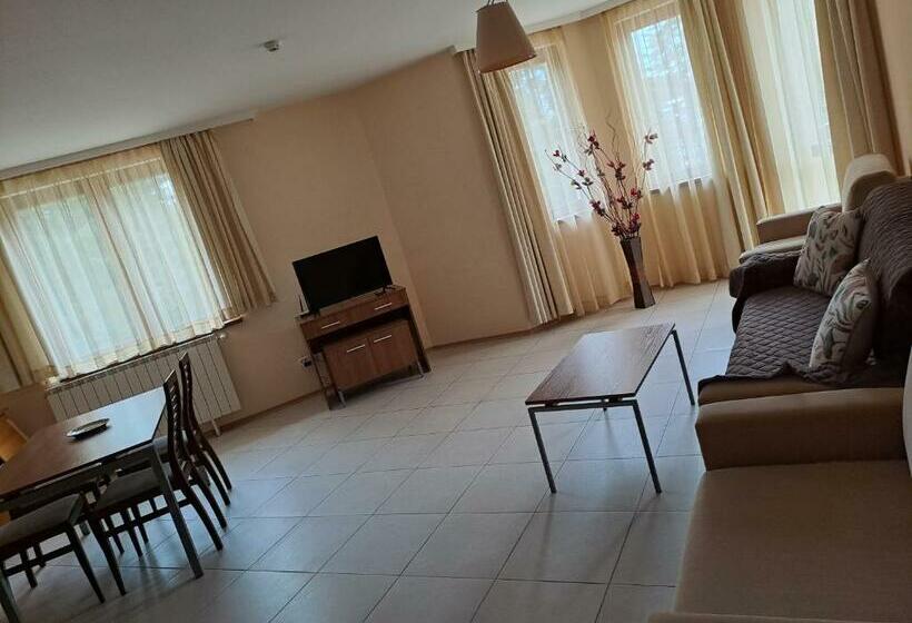 דירת חדר, Apartment 322, Villa Park