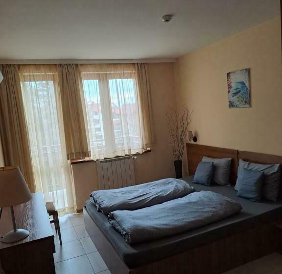 דירת חדר, Apartment 322, Villa Park