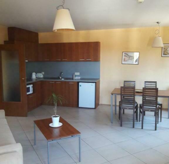 דירת חדר, Apartment 322, Villa Park