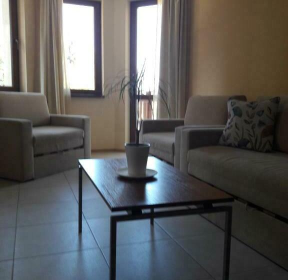 דירת חדר, Apartment 322, Villa Park