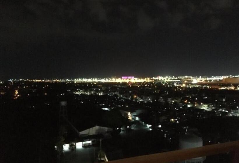 带1个卧室的顶楼公寓, Spacious Penthouse Near Naia With 24 7 Convenience
