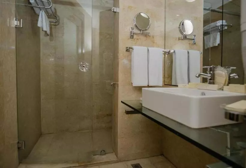 سوییت جونیور, Canyon Hotel Erbil