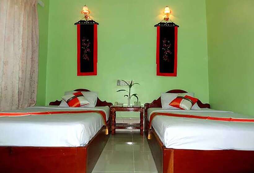 اتاق خانوادگی, Damnak Riverside Villa