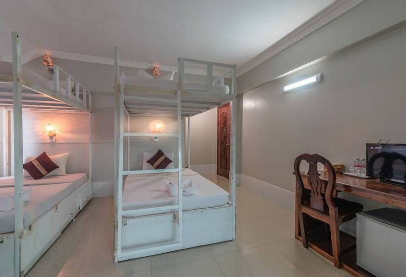 تختخواب در اتاق مشترک, Damnak Riverside Villa