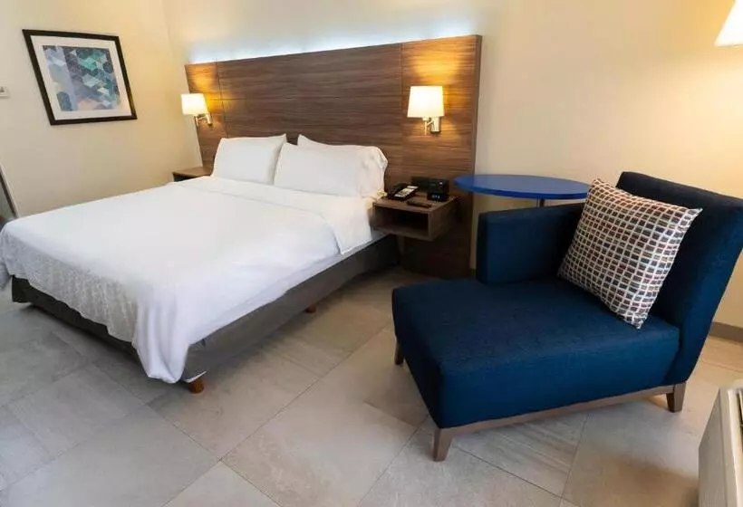 اتاق استاندارد, Holiday Inn Express Guadalajara Aeropuerto, An Ihg